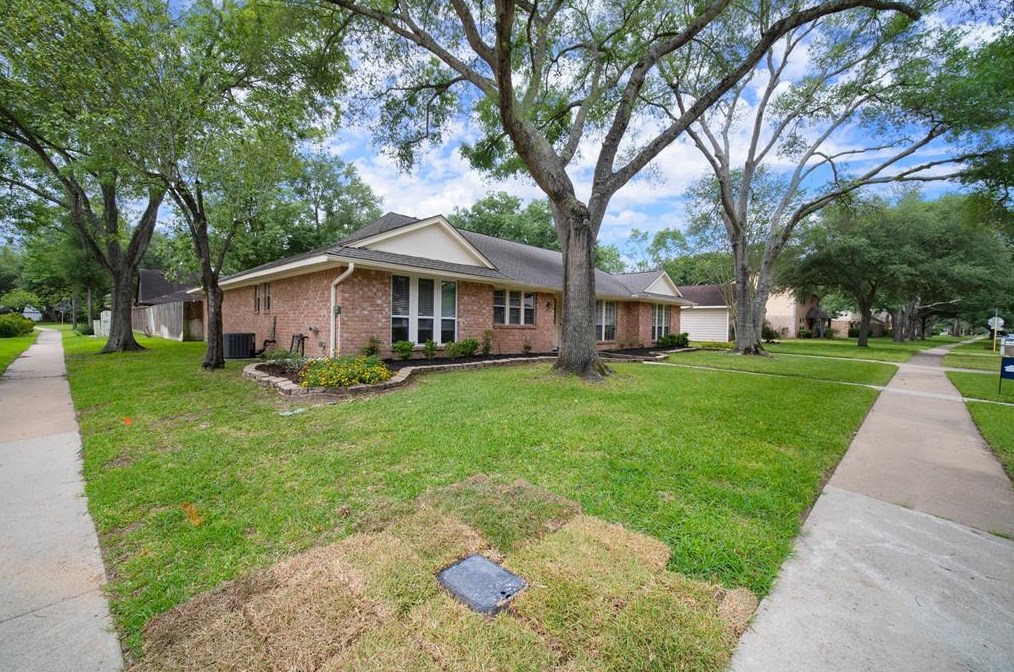 18103 Oakhampton Dr, Houston TX  77084-3260 exterior