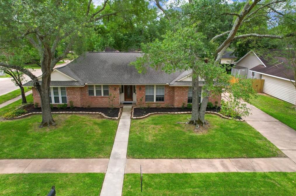 18103 Oakhampton Dr, Houston TX  77084-3260 exterior