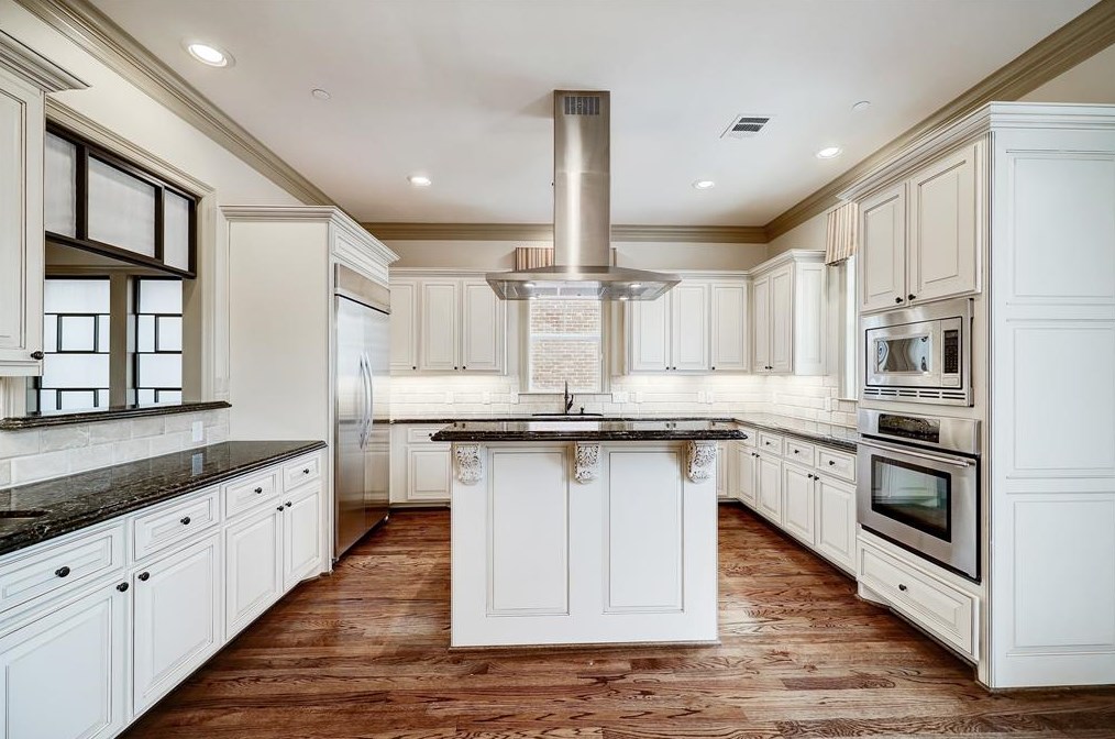 1308 Lake Pointe Pkwy, Sugar Land TX  77478-3996 exterior