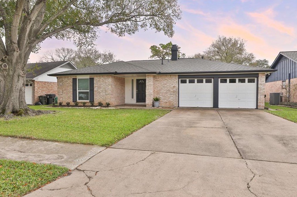 13535 Brook Hollow Dr, Sugar Land TX  77498-2446 exterior