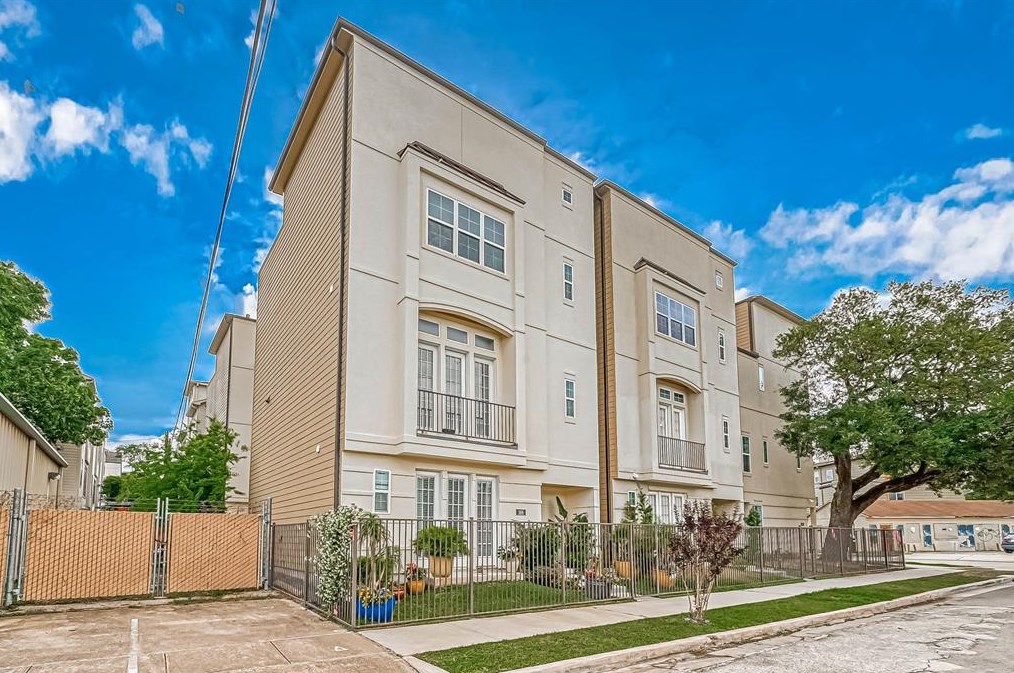 108 Drew St, Houston TX  77006-2001 exterior