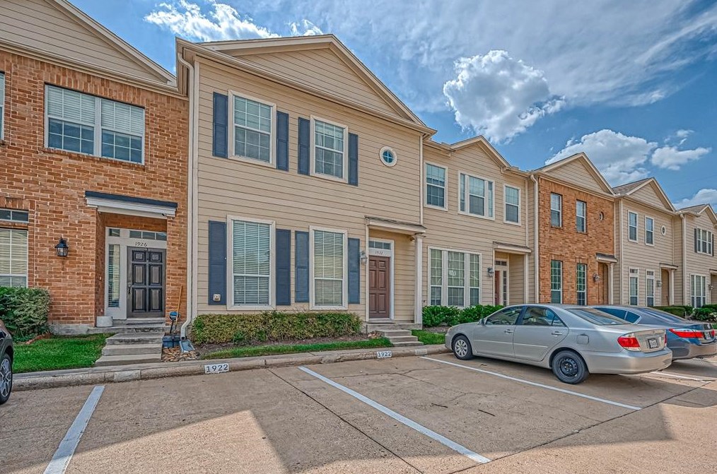 1922 Gentryside Dr, Houston TX  77077-5556 exterior
