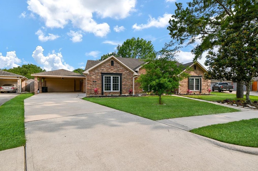 3419 Windcrest Ct, Pearland TX  77581-6455 exterior