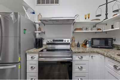 2100 Tanglewilde Street #422, Houston, TX 77063 - Photo 9