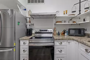 2100 Tanglewilde St, Houston, TX 77063 - Photo 9