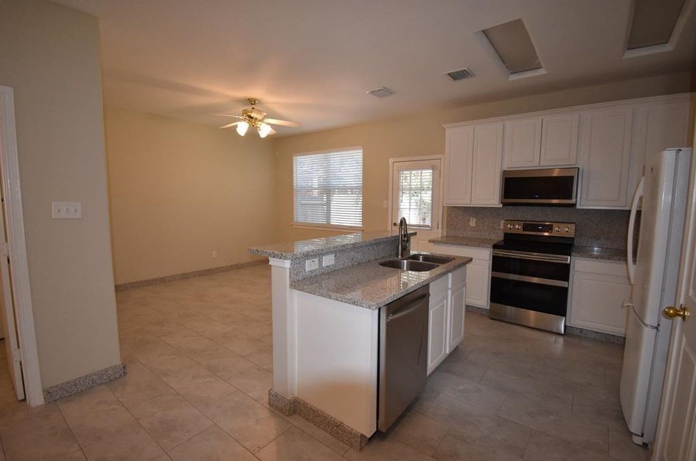 46 Blue Creek Pl, Spring TX  77382-1779 exterior