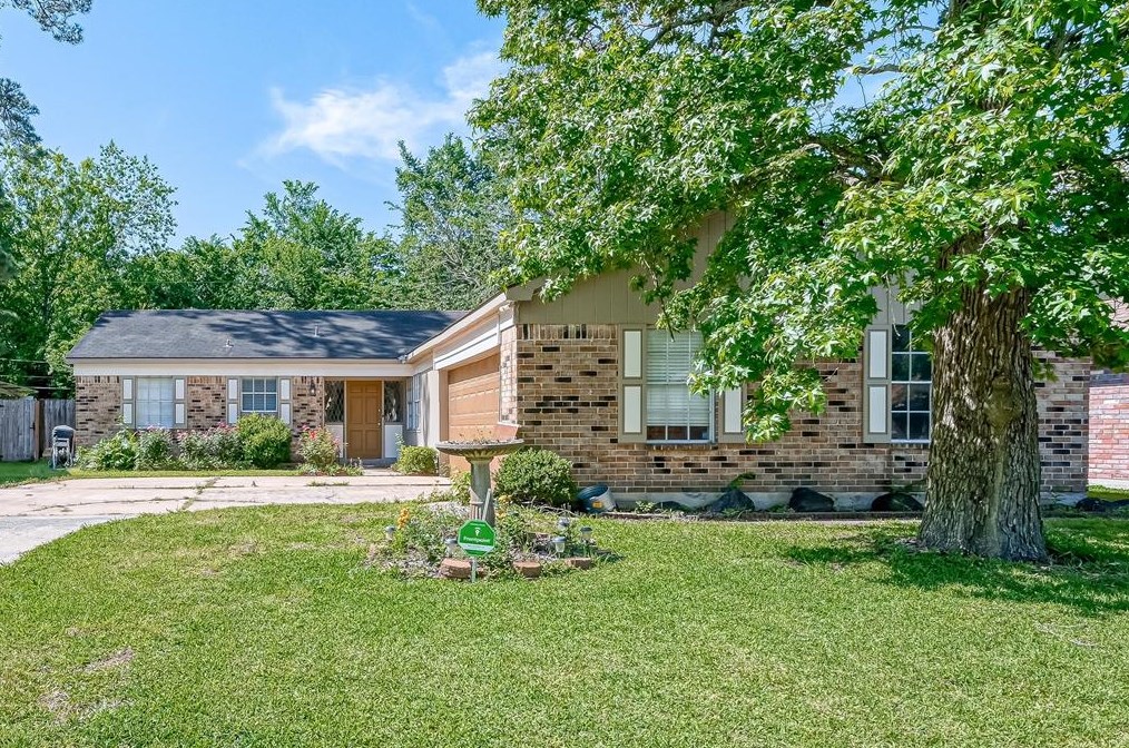 13218 Edgeboro St, Houston TX  77049-1518 exterior