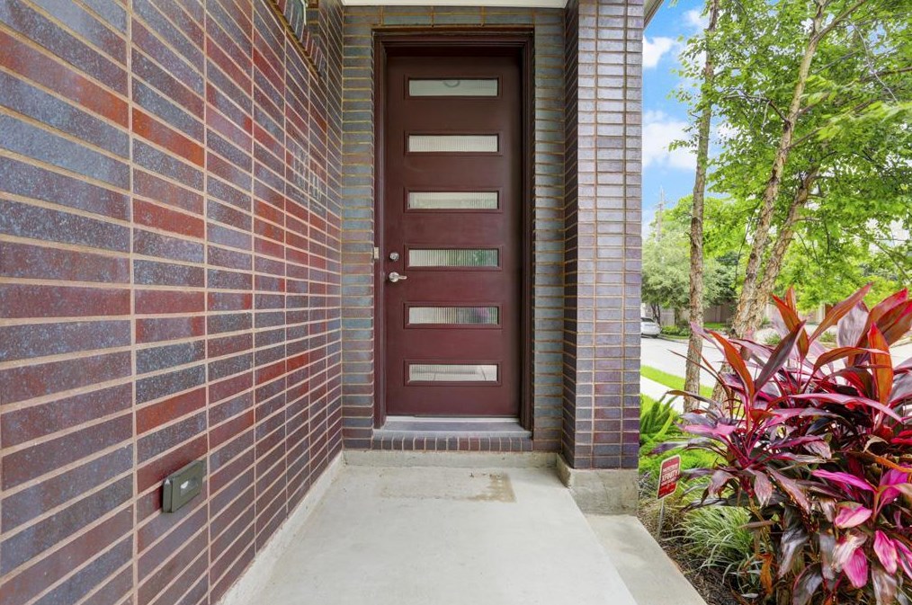 1300 Peden St, Houston TX  77006-1124 exterior