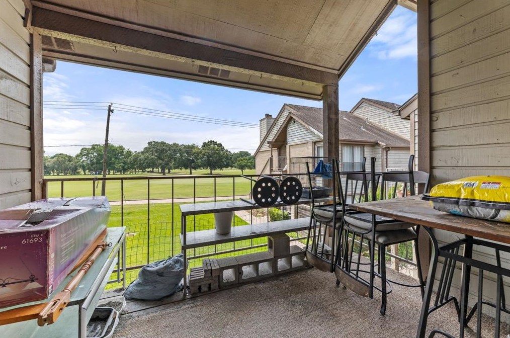 8547 Sands Pt Dr, Houston TX  exterior