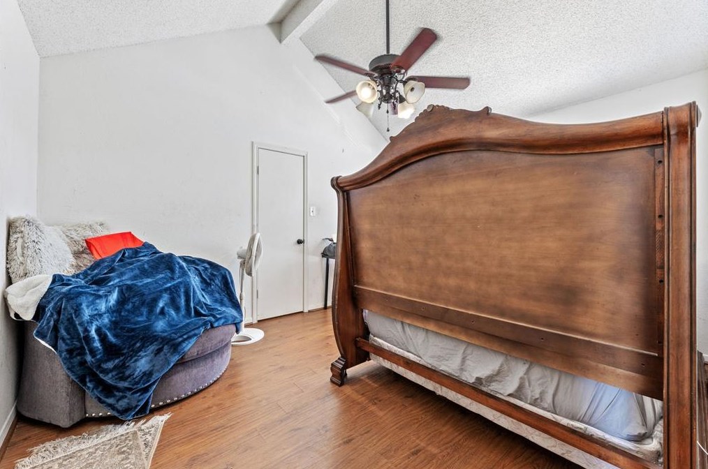 8547 Sands Pt Dr, Houston TX  exterior