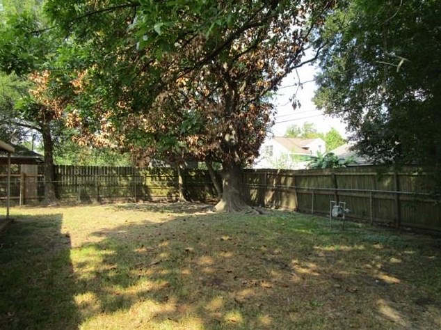 10411 Dunvegan Way, Houston TX  77013-5505 exterior