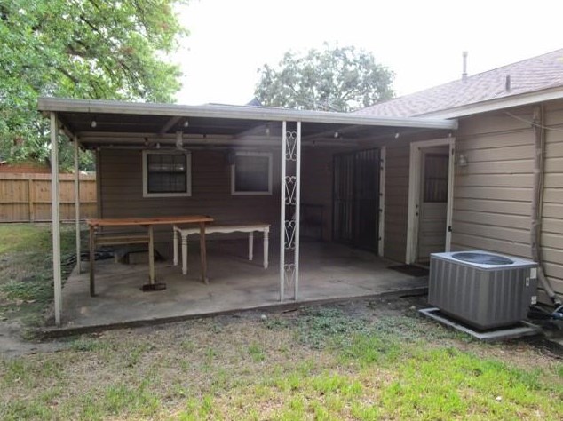 10411 Dunvegan Way, Houston TX  77013-5505 exterior