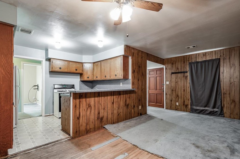 10411 Dunvegan Way, Houston TX  77013-5505 exterior
