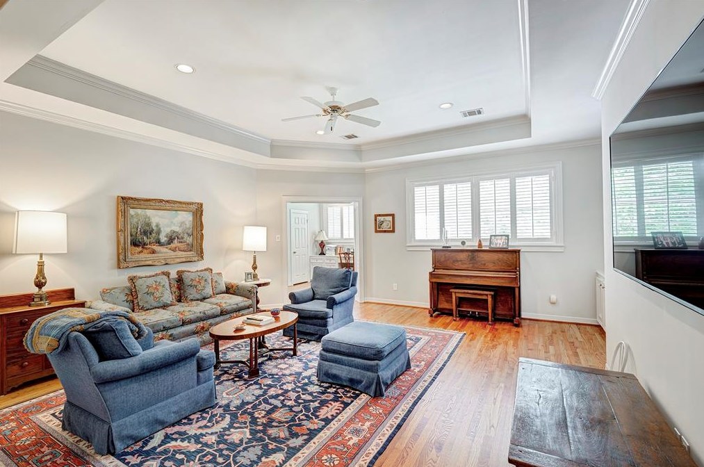 238 Warrenton Dr, Houston TX  77024-6226 exterior