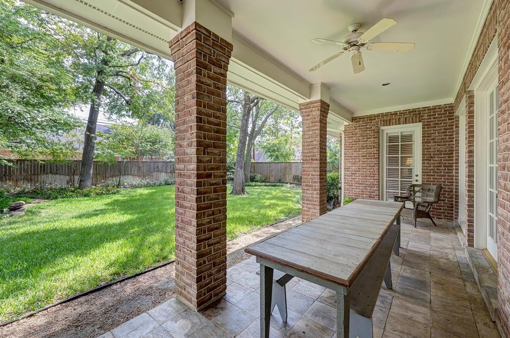 238 Warrenton Dr, Houston TX  77024-6226 exterior