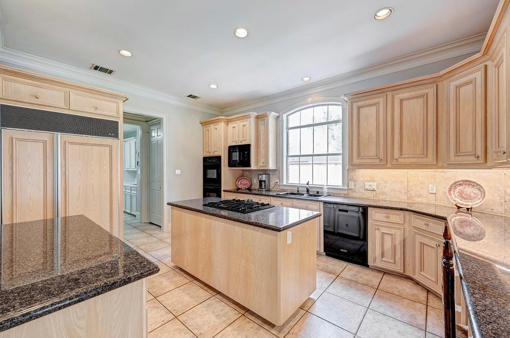238 Warrenton Dr, Houston TX  77024-6226 exterior