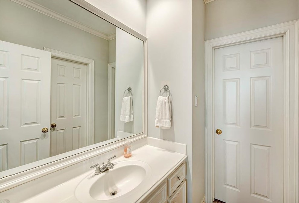 238 Warrenton Dr, Houston TX  77024-6226 exterior