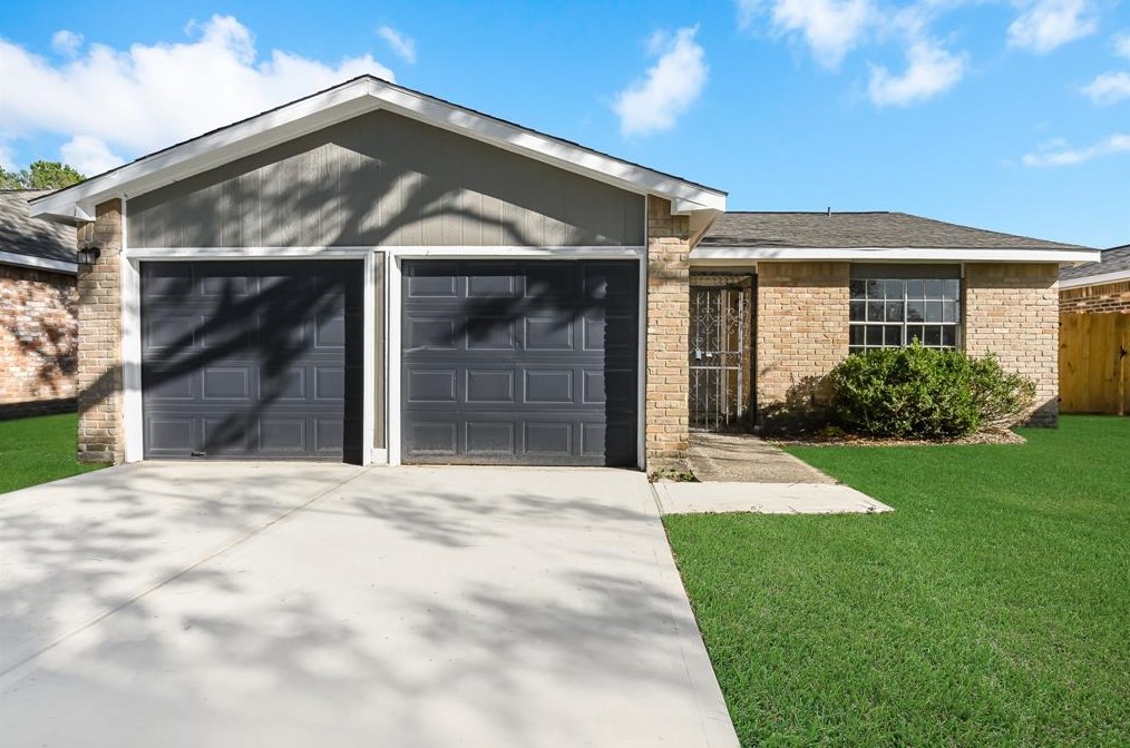 8710 Valley Meadow Dr, Houston TX  77078-3732 exterior