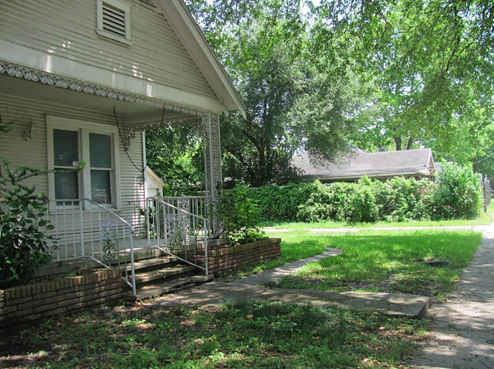 916 Nadine, Houston TX  77009-2443 exterior