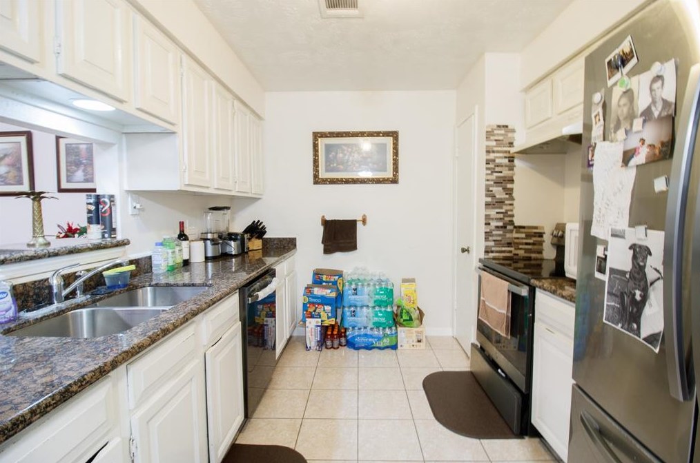 4407 Windrift Dr, Houston TX  77066-3647 exterior