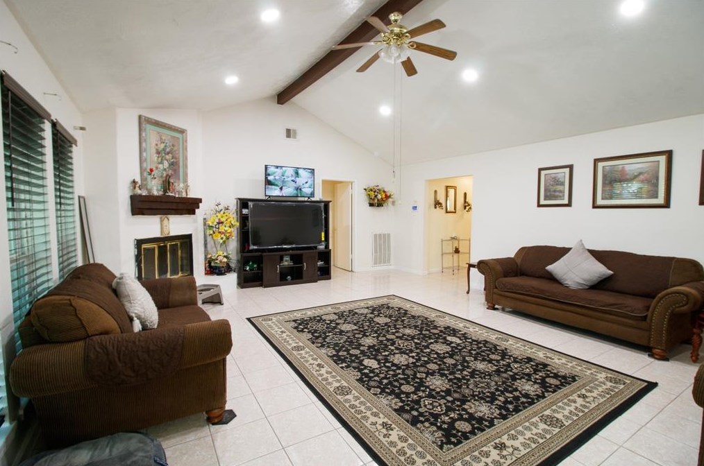 4407 Windrift Dr, Houston TX  77066-3647 exterior