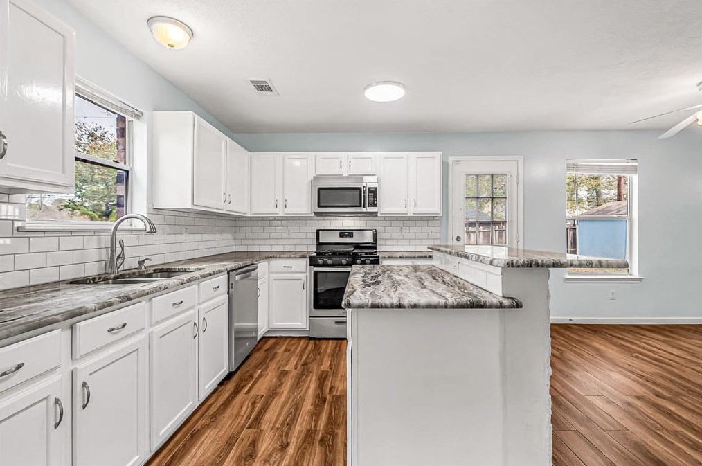 12146 La Salle Oaks, Conroe TX  77304-1382 exterior