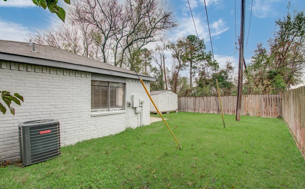 13146 Crystal Cv Dr, Houston TX  77044-1813 exterior
