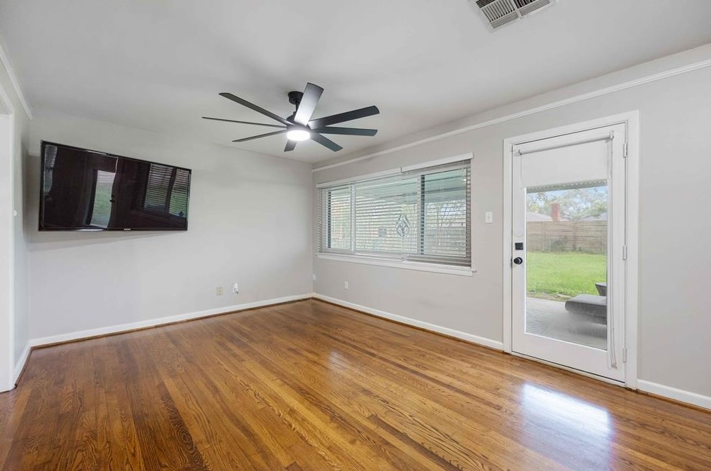 6231 Grovewood Ln, Houston TX  77008-3217 exterior