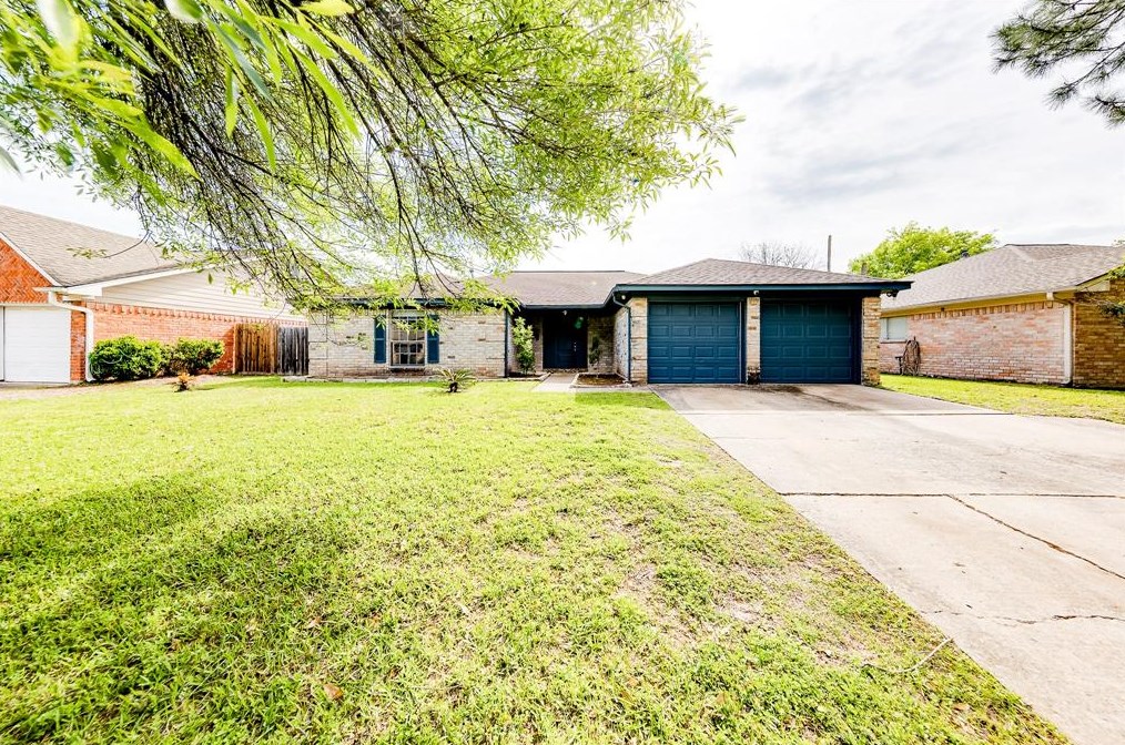 7111 Ln Entrada, Houston TX  77083-2908 exterior