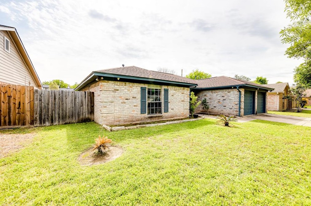 7111 Ln Entrada, Houston TX  77083-2908 exterior