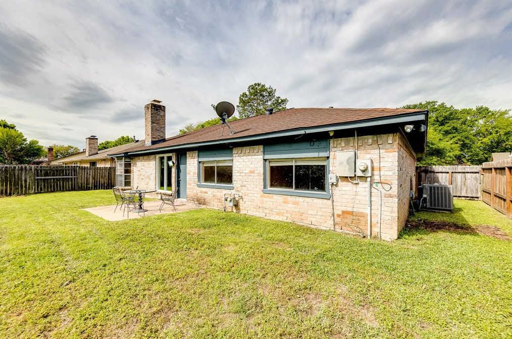 7111 Ln Entrada, Houston TX  77083-2908 exterior