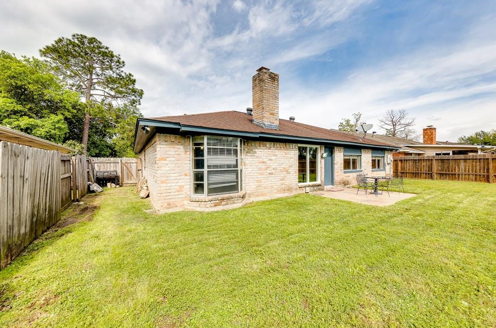 7111 Ln Entrada, Houston TX  77083-2908 exterior