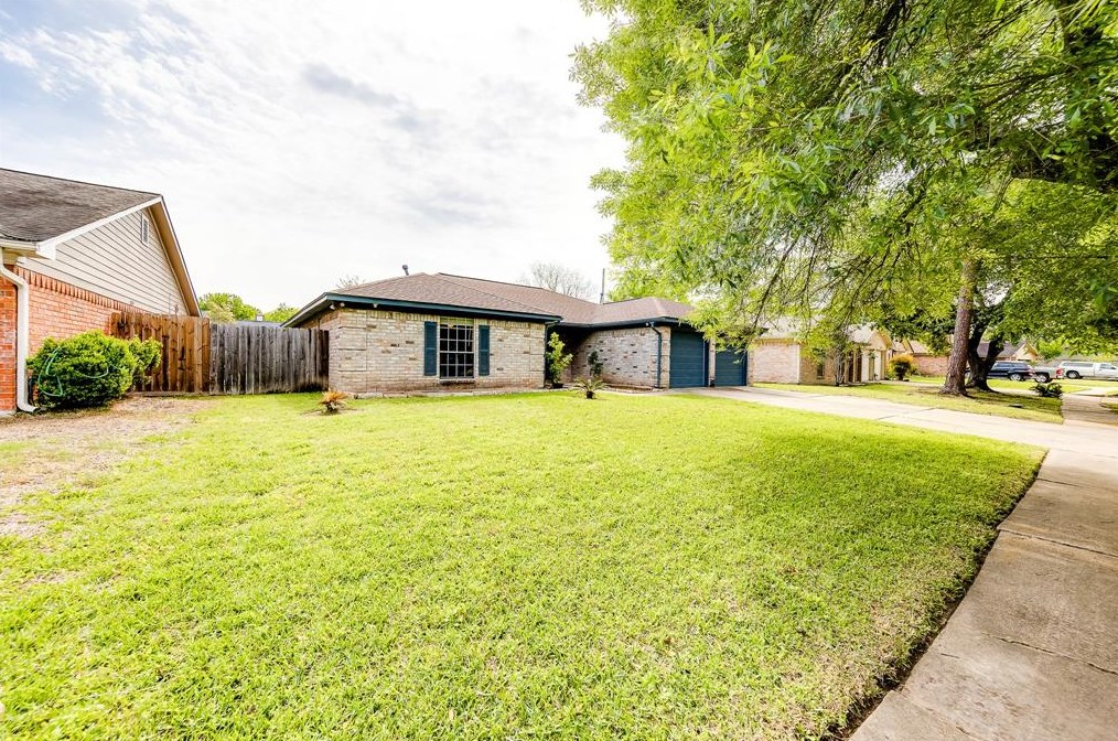 7111 Ln Entrada, Houston TX  77083-2908 exterior