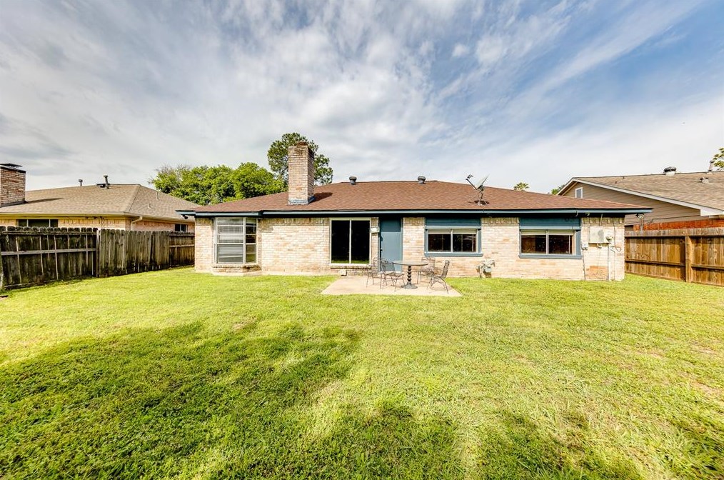 7111 Ln Entrada, Houston TX  77083-2908 exterior