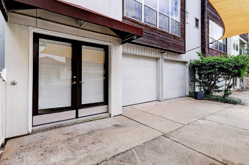 616 Lester St, Houston TX  77007-5221 exterior