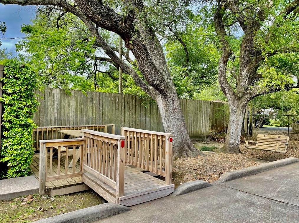 302 Reppert St, Bacliff TX  77518-1231 exterior