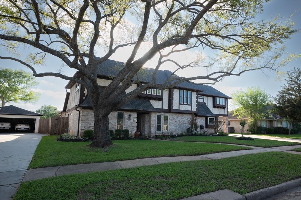 2419 Hodges Bend Cir, Sugar Land TX  77479-1304 exterior