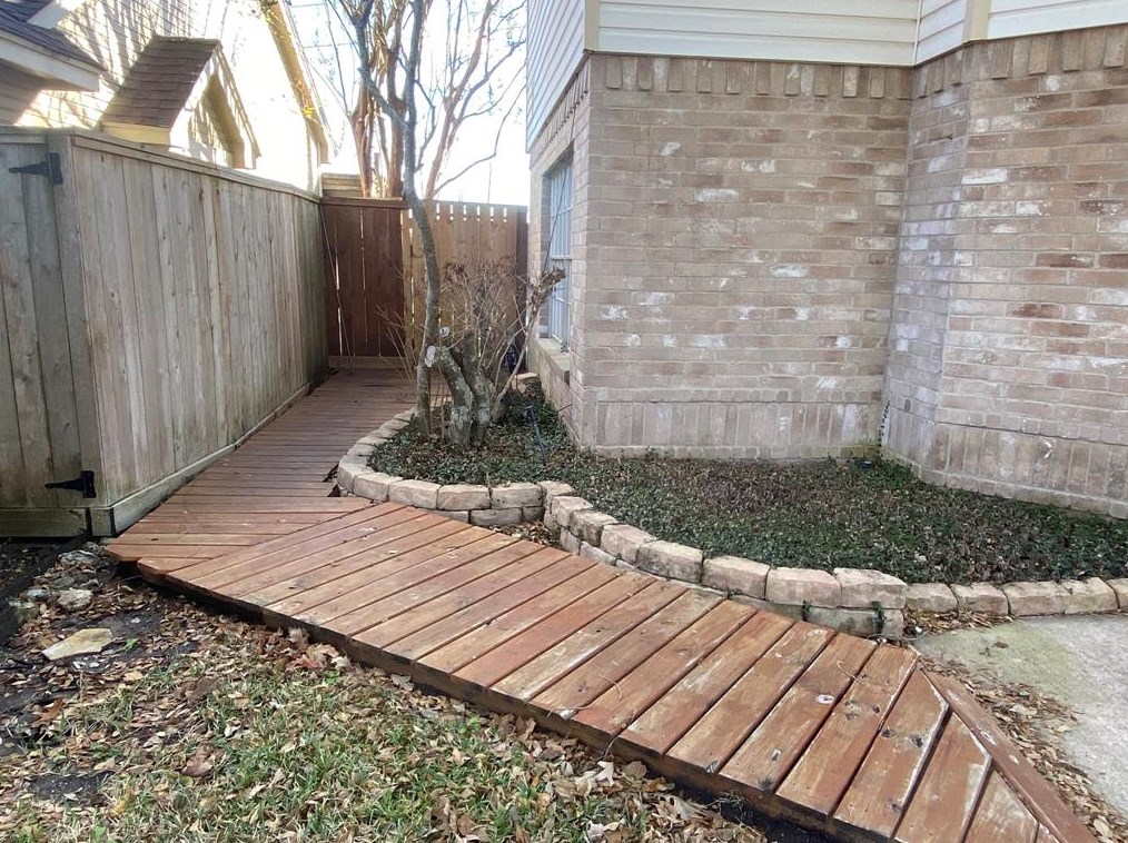 14707 Via Del Norte Dr, Houston TX  77083-2528 exterior