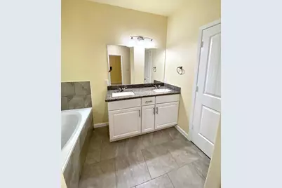 4947 Leamathew Street, Houston, TX 77045 - Photo 11