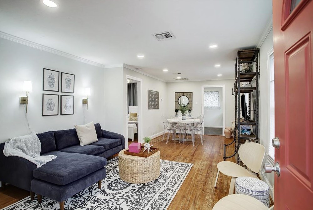 1501 Ashland St, Houston TX  77008-4131 exterior