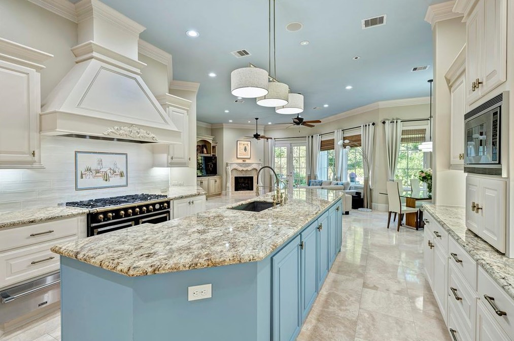 39 Knipp Rd, Houston TX  77024-7114 exterior