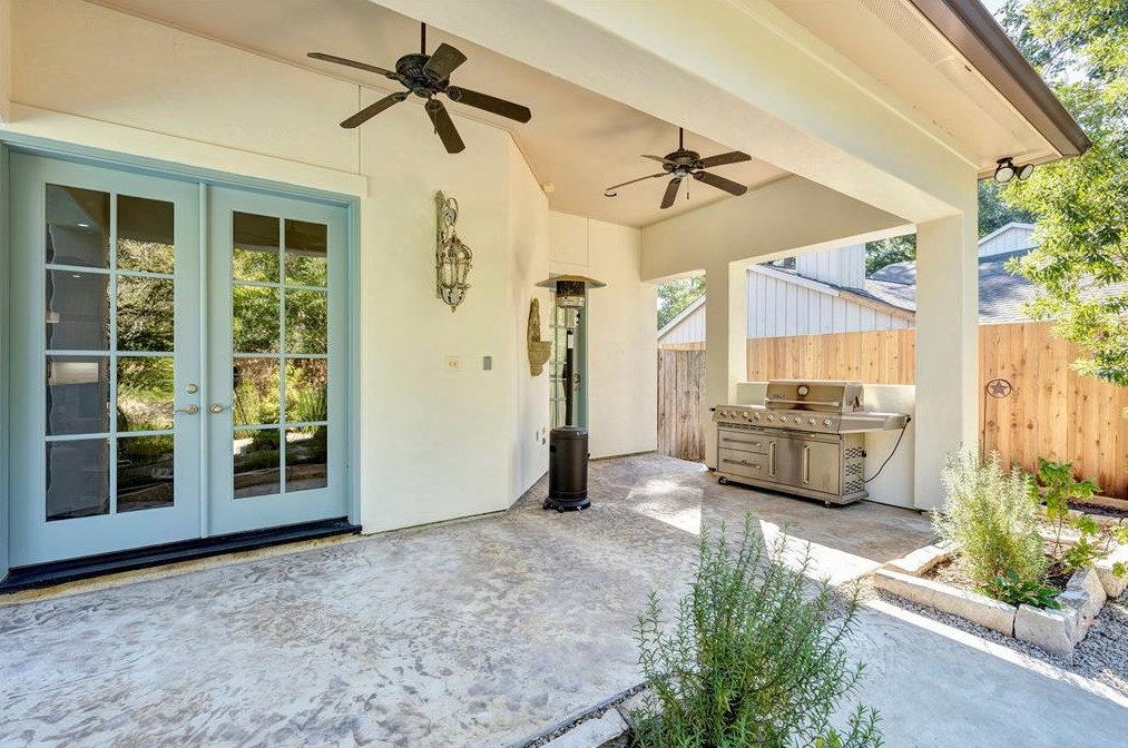 39 Knipp Rd, Houston TX  77024-7114 exterior