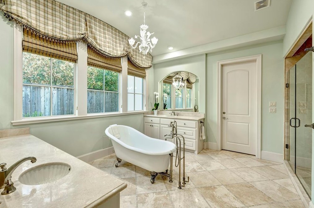 39 Knipp Rd, Houston TX  77024-7114 exterior