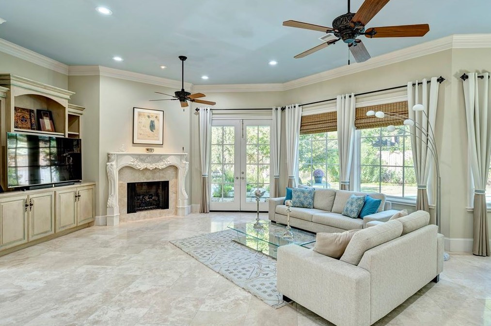 39 Knipp Rd, Houston TX  77024-7114 exterior