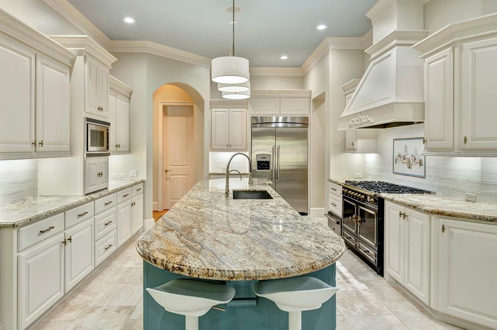 39 Knipp Rd, Houston TX  77024-7114 exterior