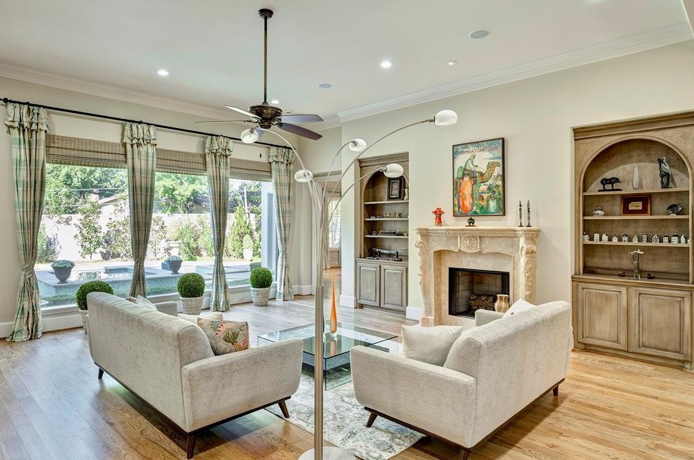 39 Knipp Rd, Houston TX  77024-7114 exterior