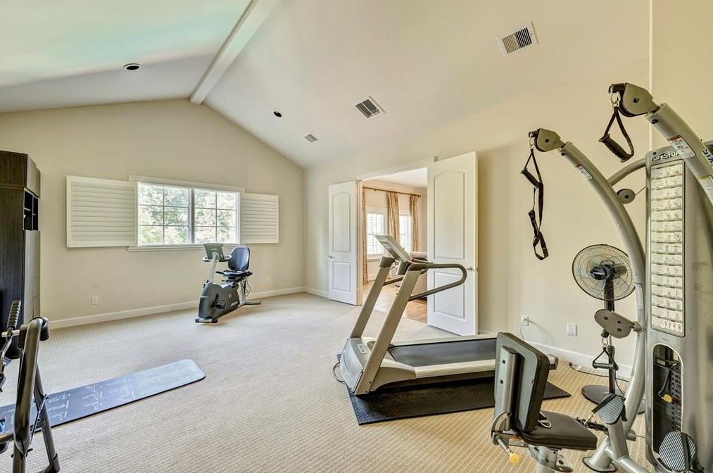 39 Knipp Rd, Houston TX  77024-7114 exterior