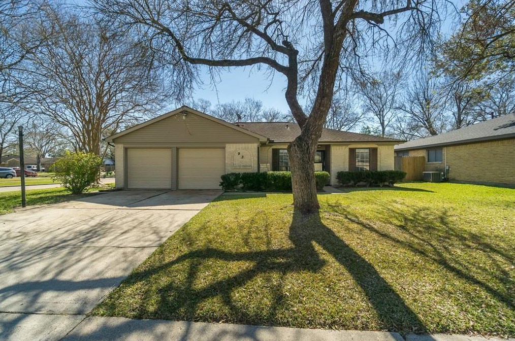 934 Beachcomber Ln, Houston TX  77062-4302 exterior