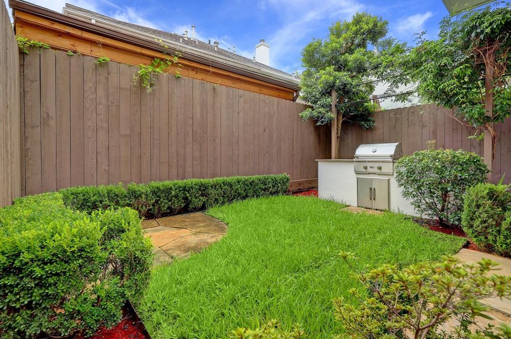 1807 Morse St, Houston TX  77019-6809 exterior
