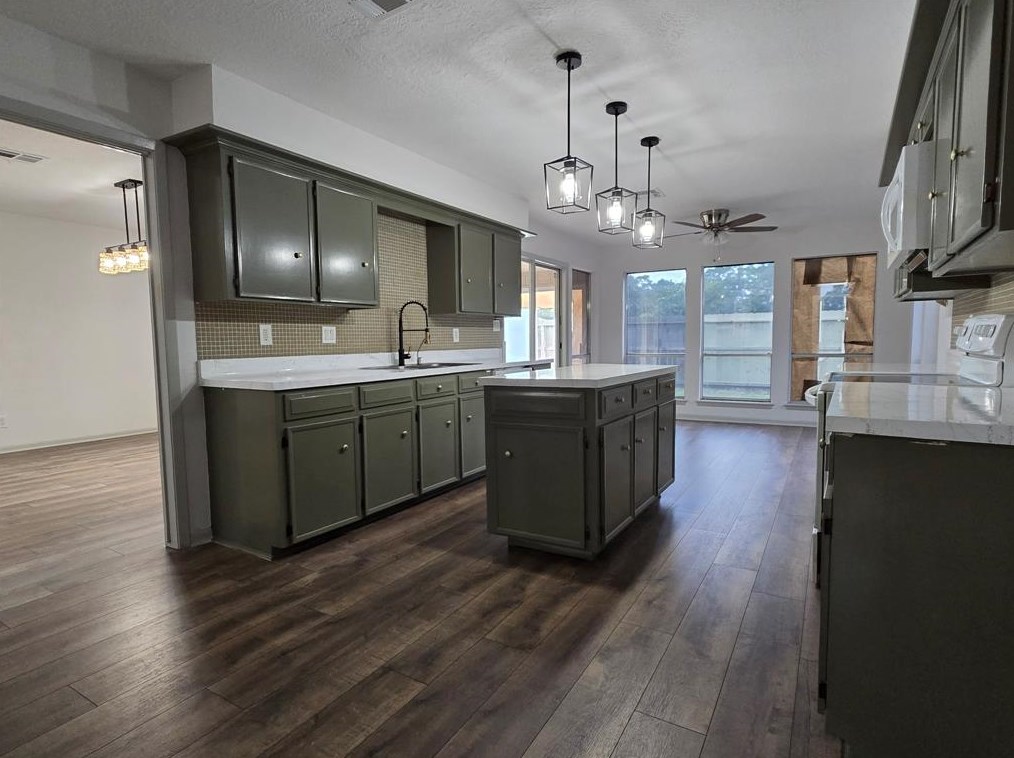 16403 Wolverton Dr, Spring TX  77379-7435 exterior